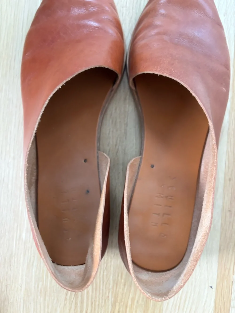 Sevilla Smith Sandy shoes — Women's Slip-On Leather Flats in Tan Brown - Picture 3 of 5